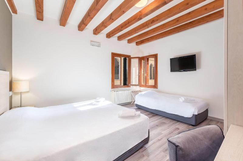 B And B Casanova Ai Tolentini Veneţia Exterior foto