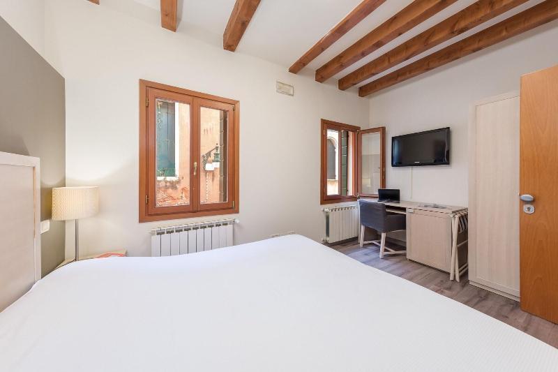 B And B Casanova Ai Tolentini Veneţia Exterior foto